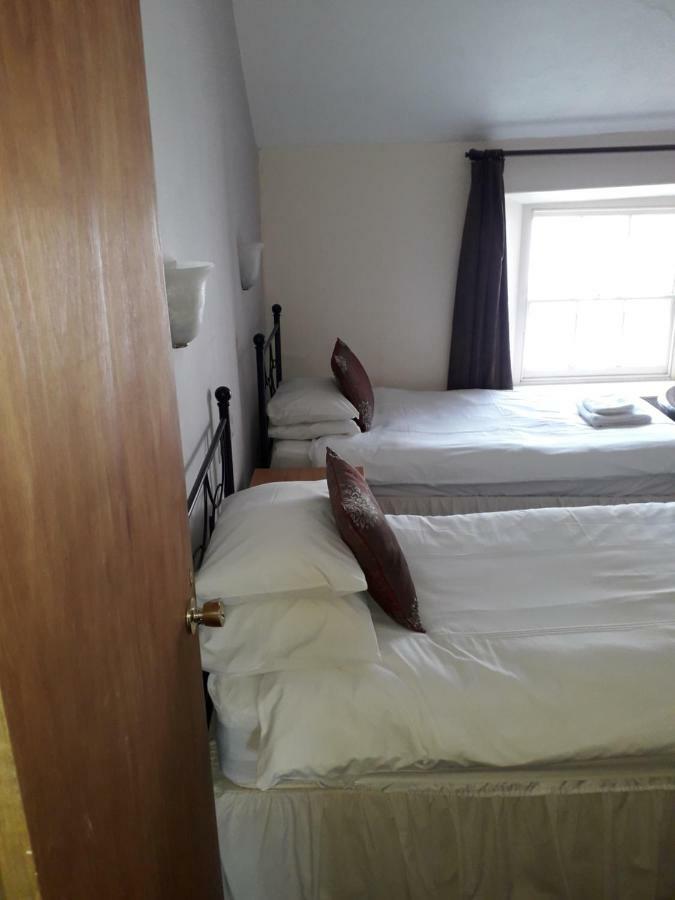 The Black Lion Hotel Cardigan Ngoại thất bức ảnh